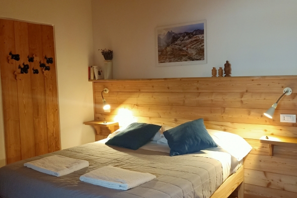 Camera grande (un letto matrimoniale e due singoli o 4 letti singoli)